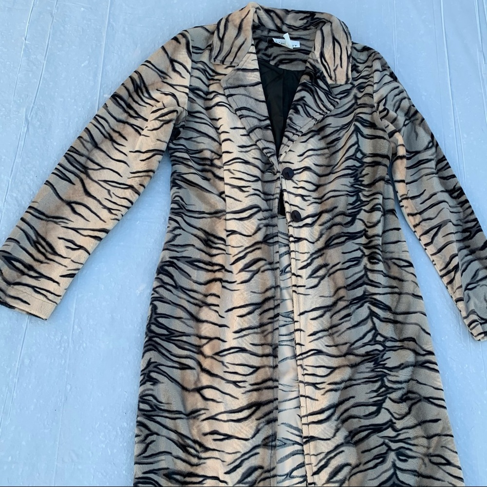 Vintage Lucent Y2K Tiger Print Stripe Fur Jacket - Picture 2 of 10